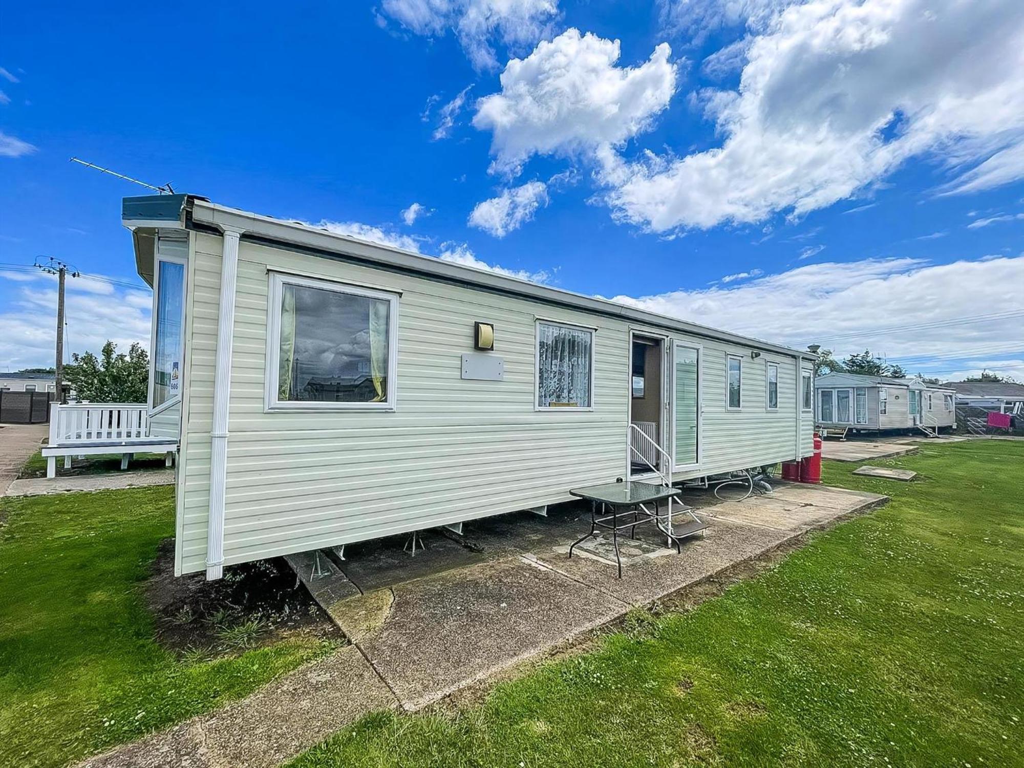 4 Berth Caravan For Hire At Seawick Holiday Park In Essex Ref 27606sw * Clacton-on-Sea